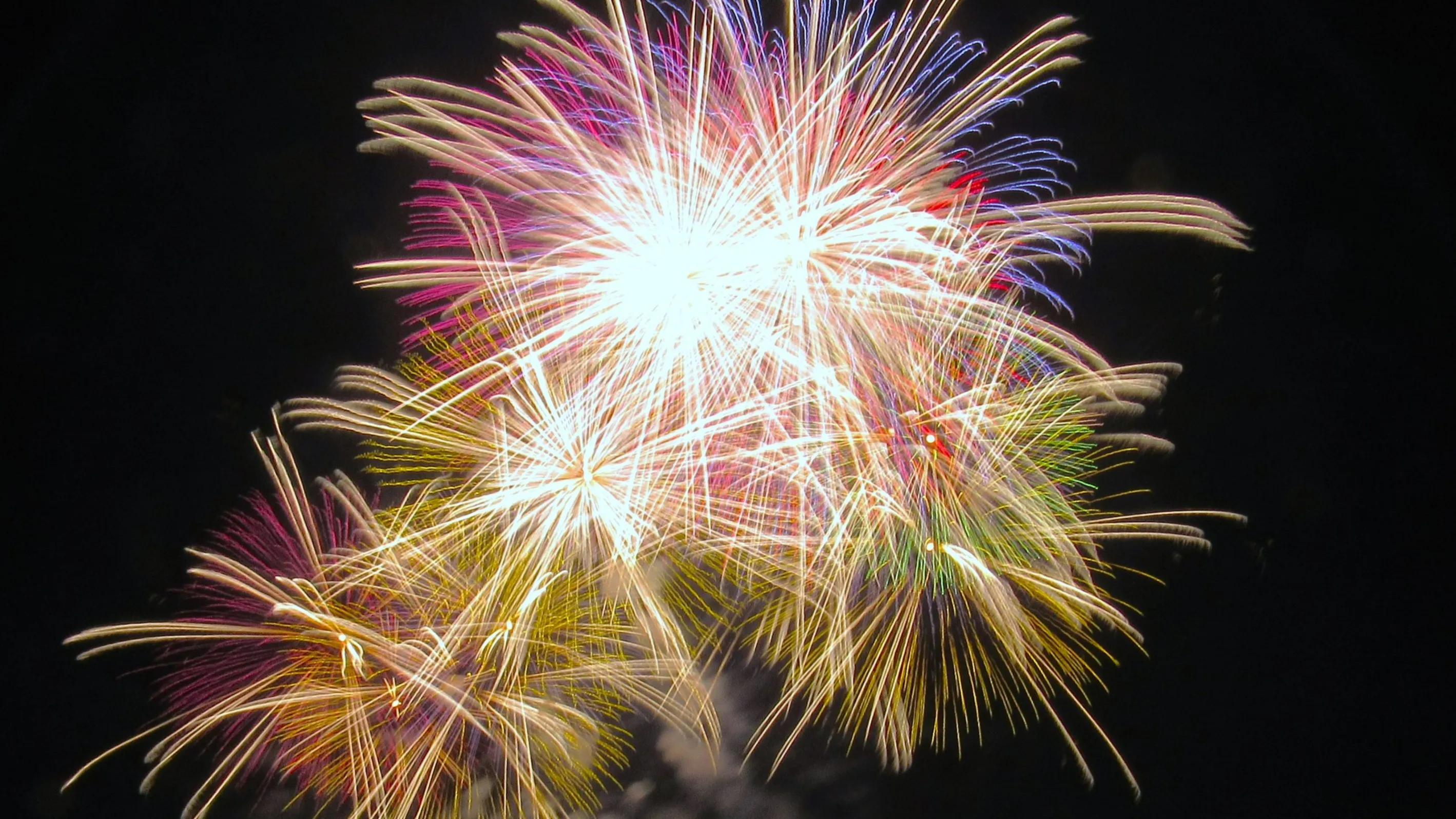 磯谷煙火店による光の宝石の画像