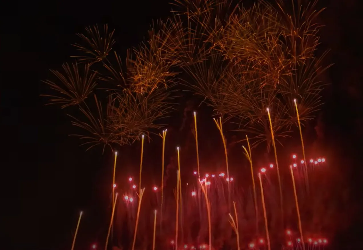 過去大会における山崎煙火製造所によるミュージックスターマインの様子