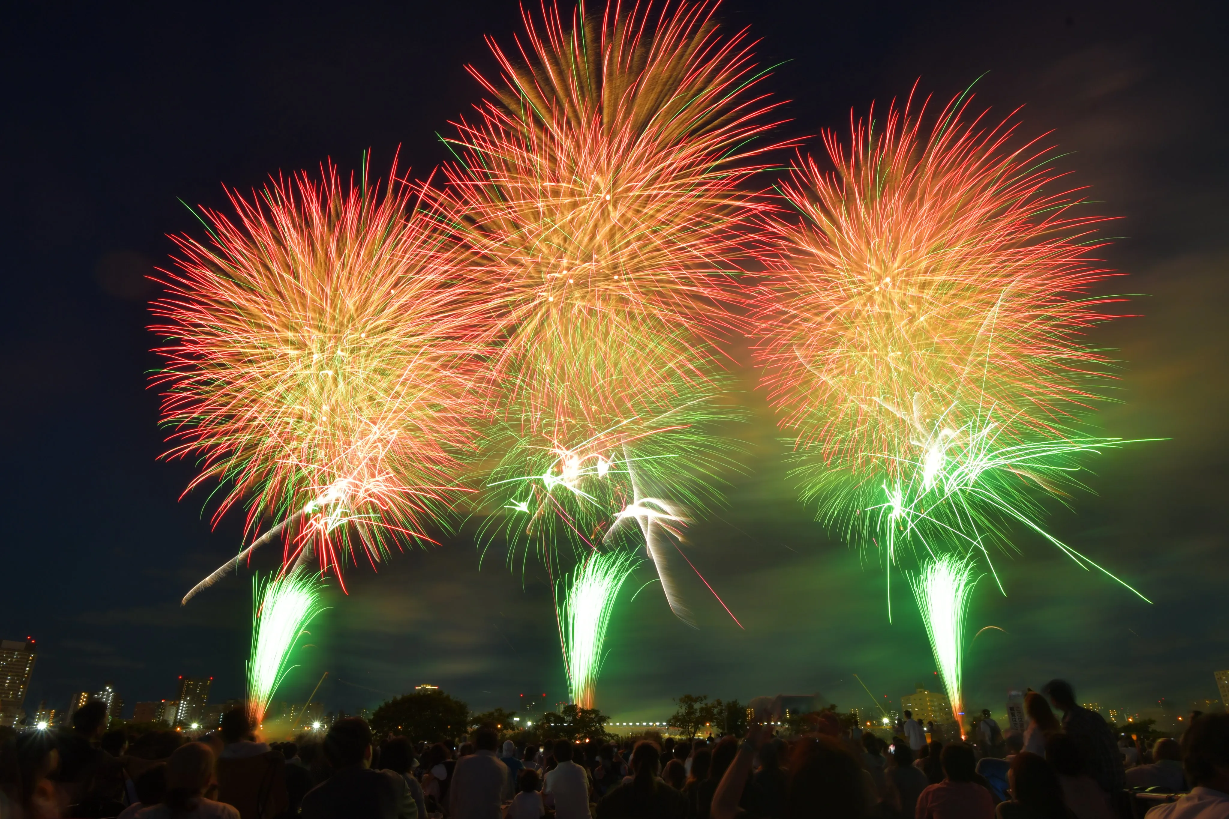 ワイドスターマインの様子