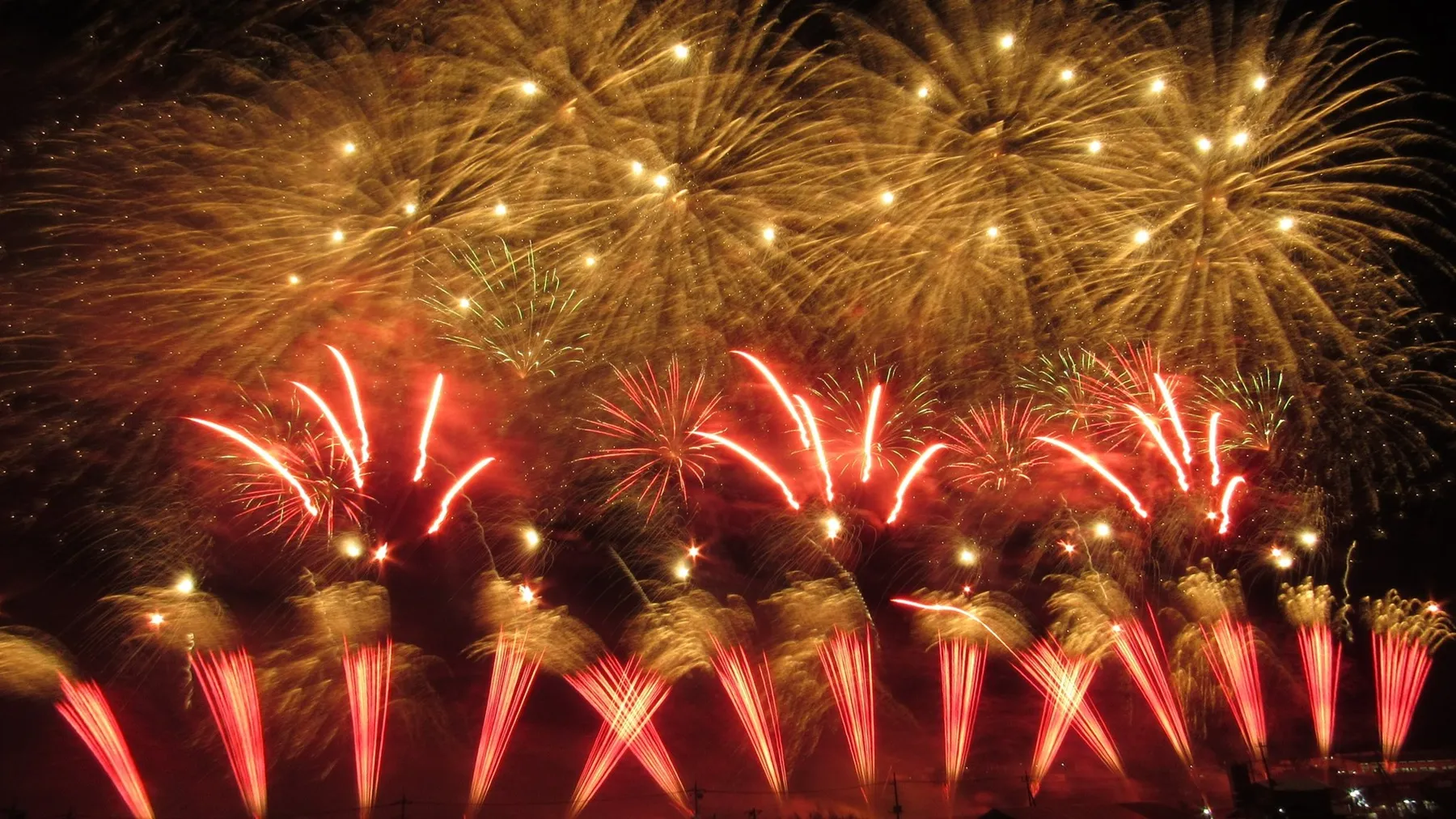 ワイドスターマインの様子