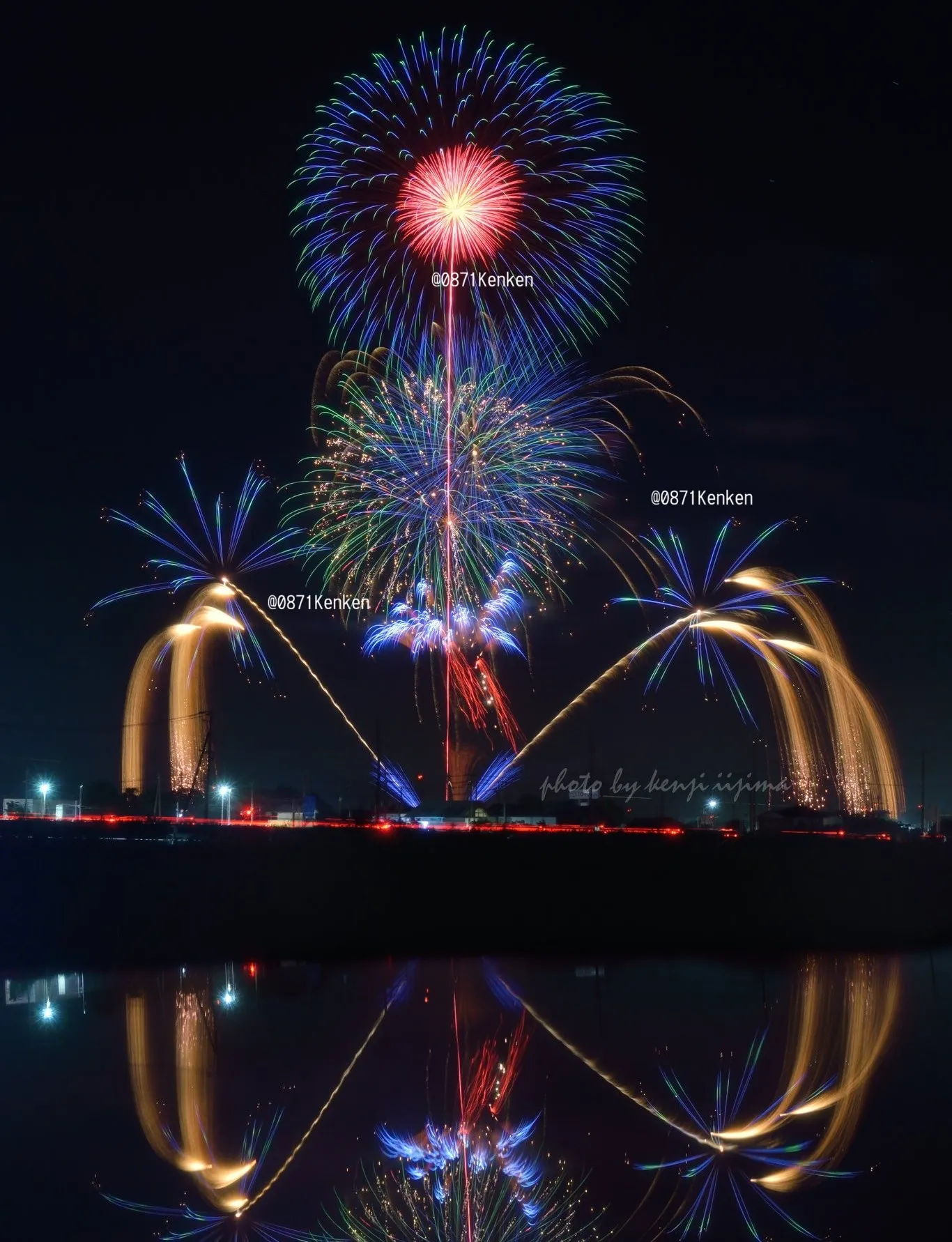 斜め打ち花火の画像