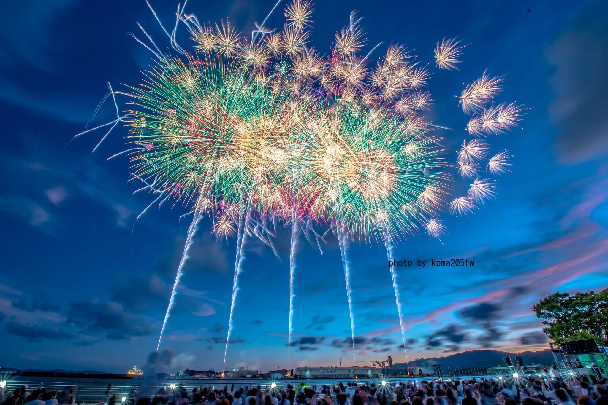 蒲郡まつりでの大玉連発の様子。