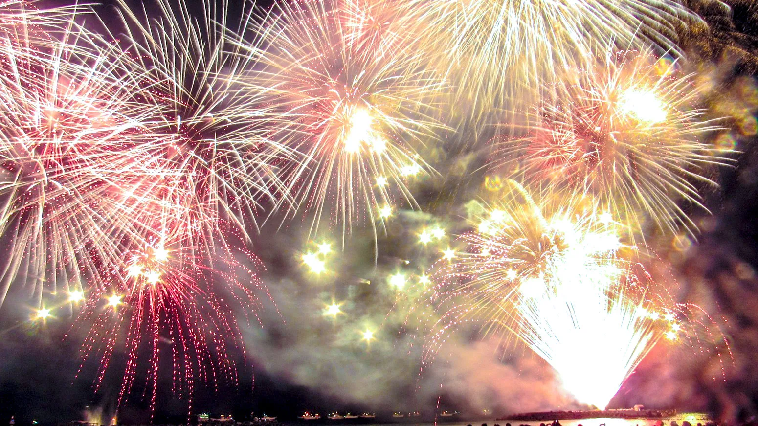 ワイドスターマインの演出画像